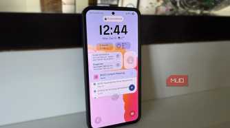 Samsung phone showing lock screen widgets