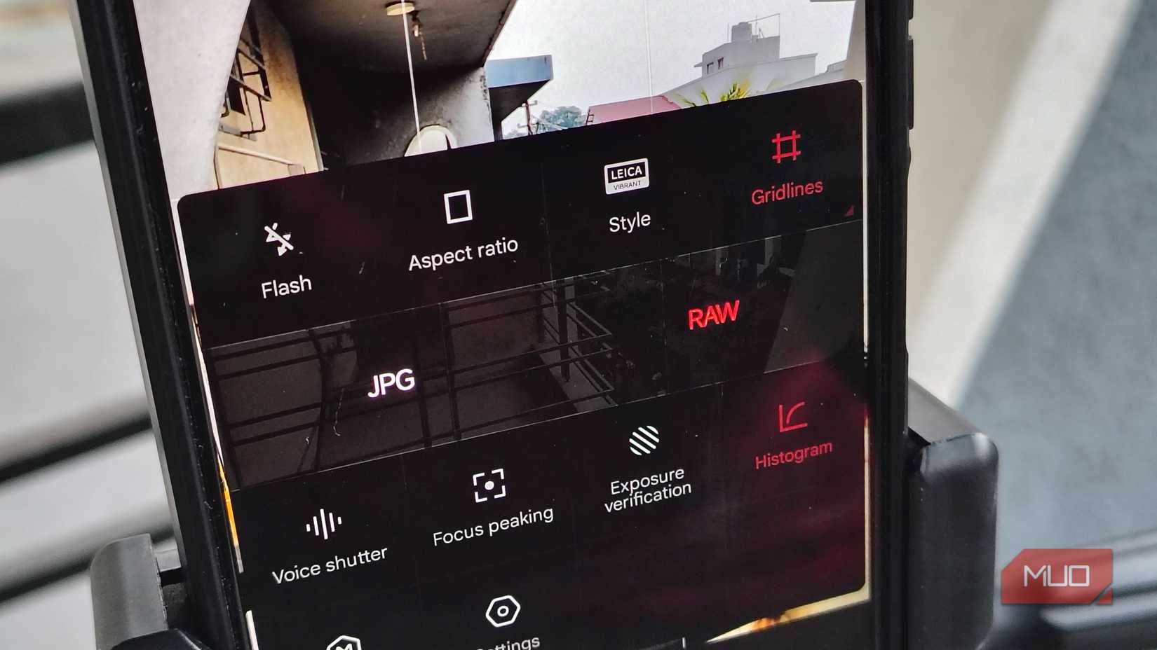 Configure el archivo como RAW en modo Pro en Android.