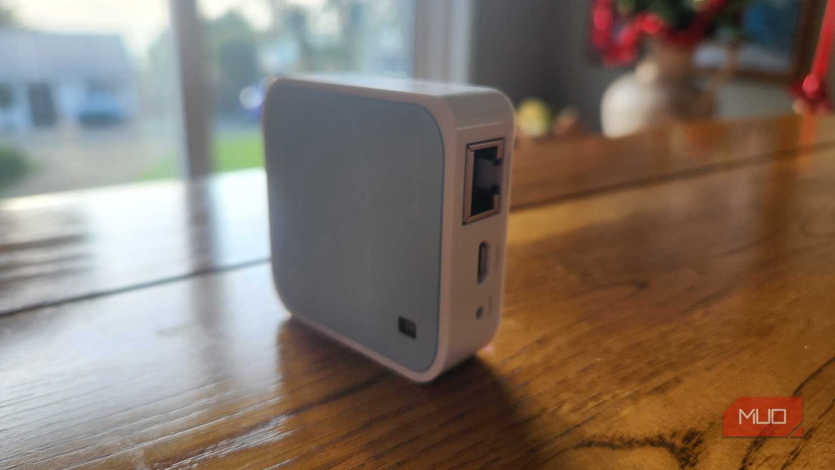 TP-Link N300 side profile view.