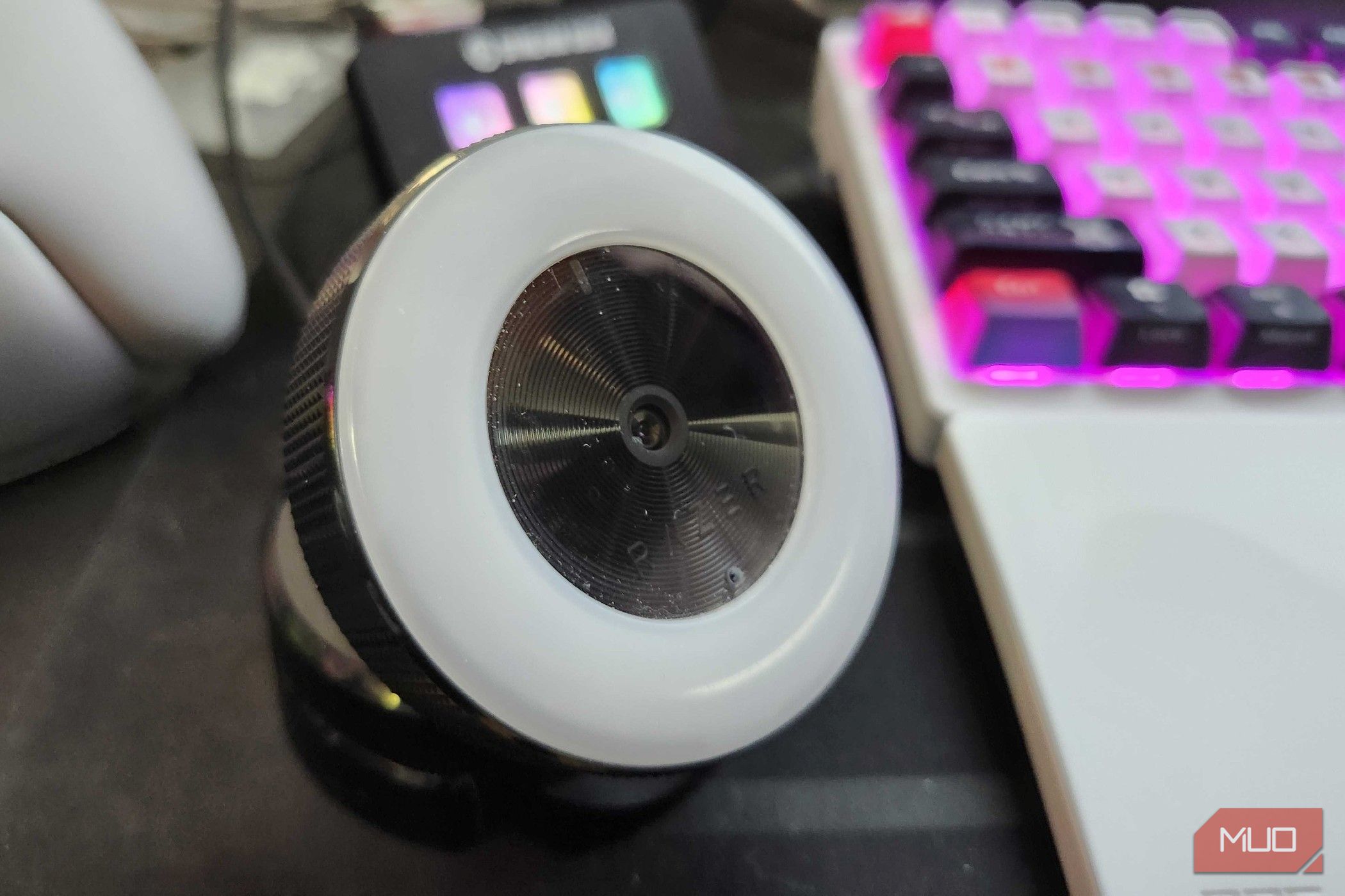 A Razer webcame headlining an article about polarizing film