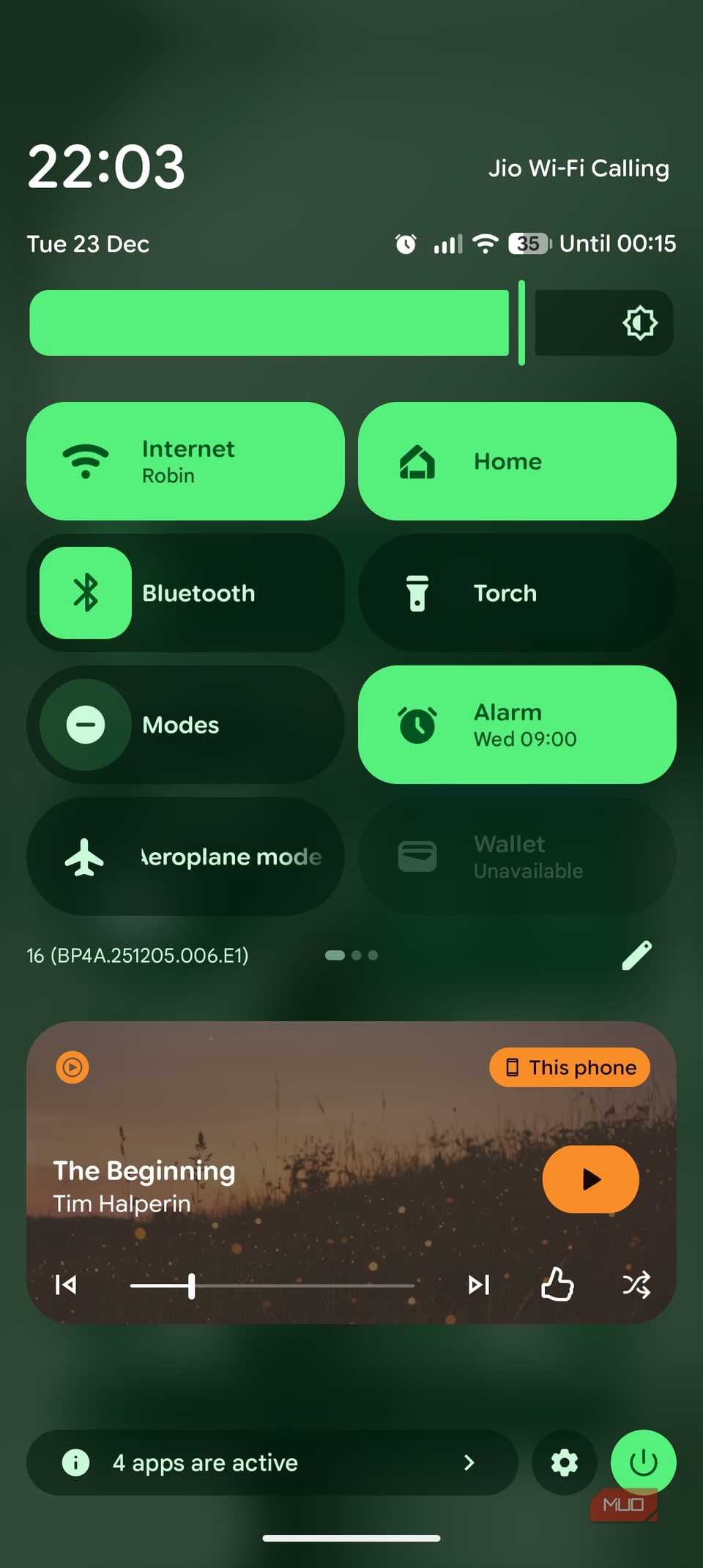 Panel de configuración rápida completamente abierto en Google Pixel 10 Pro