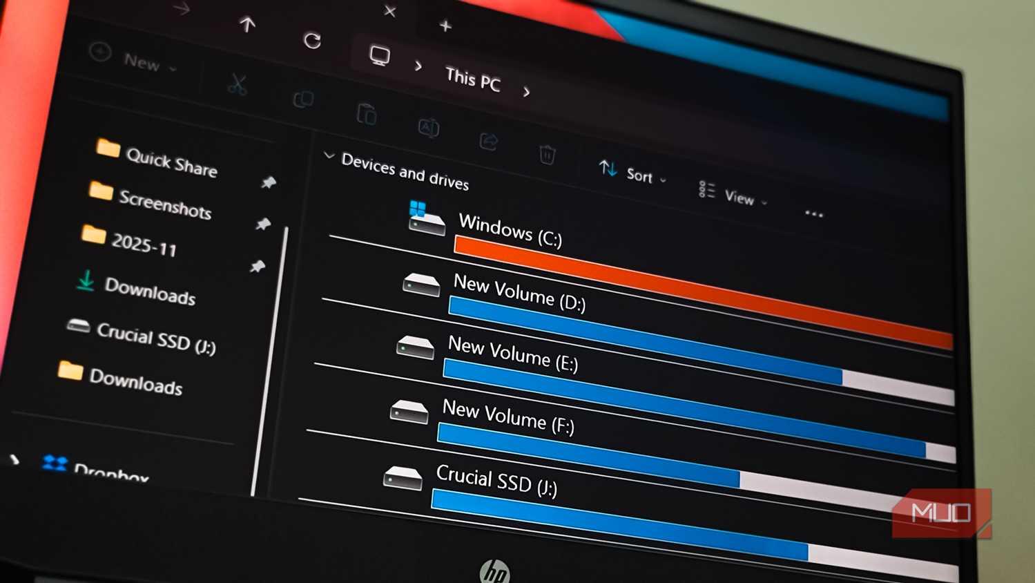5 признаков сбоя SSD, которые путают с медленной работой Windows Windows 11 File Explorer This PC PC on a HP Laptop