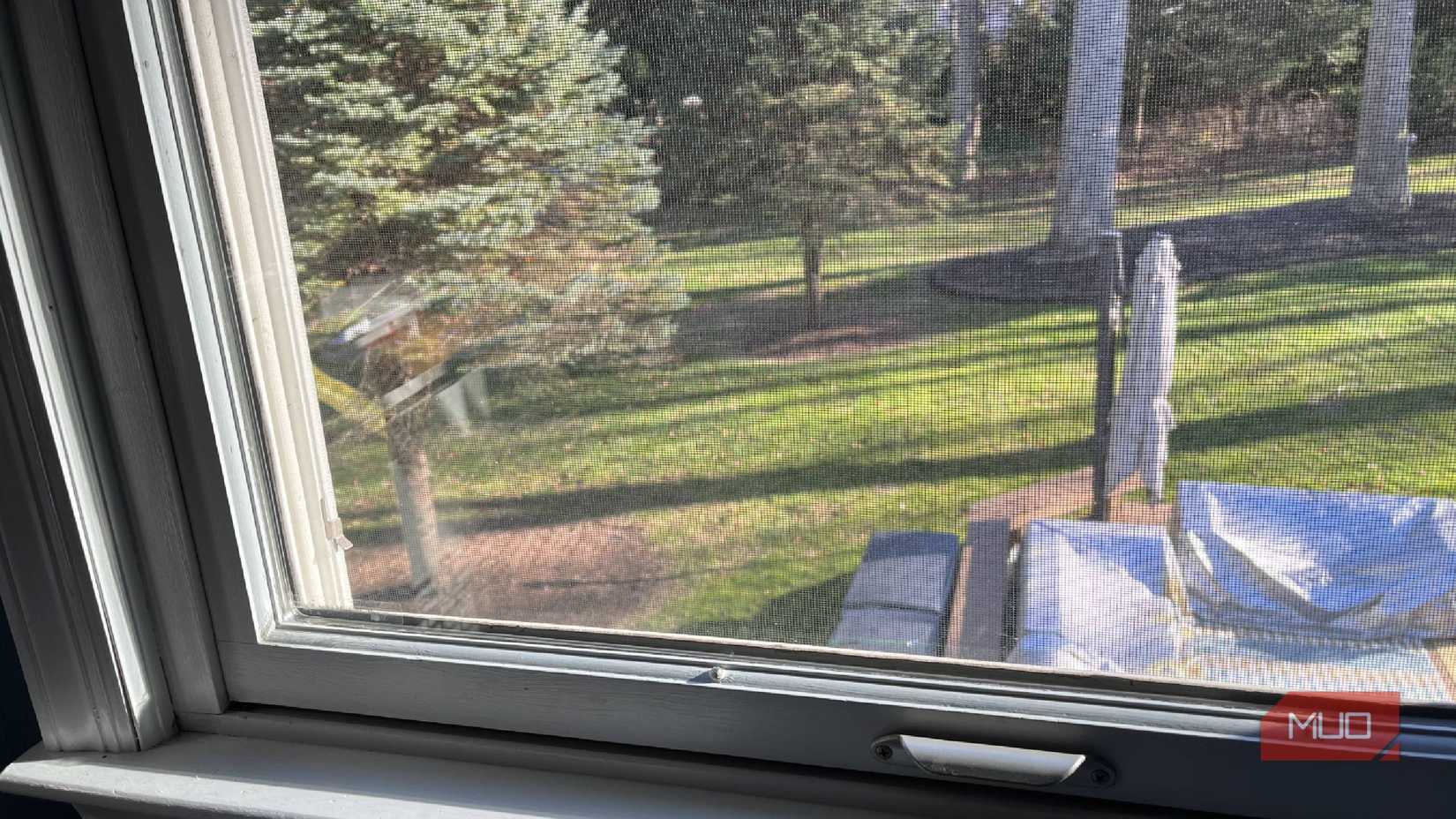 A view of the seam of a window