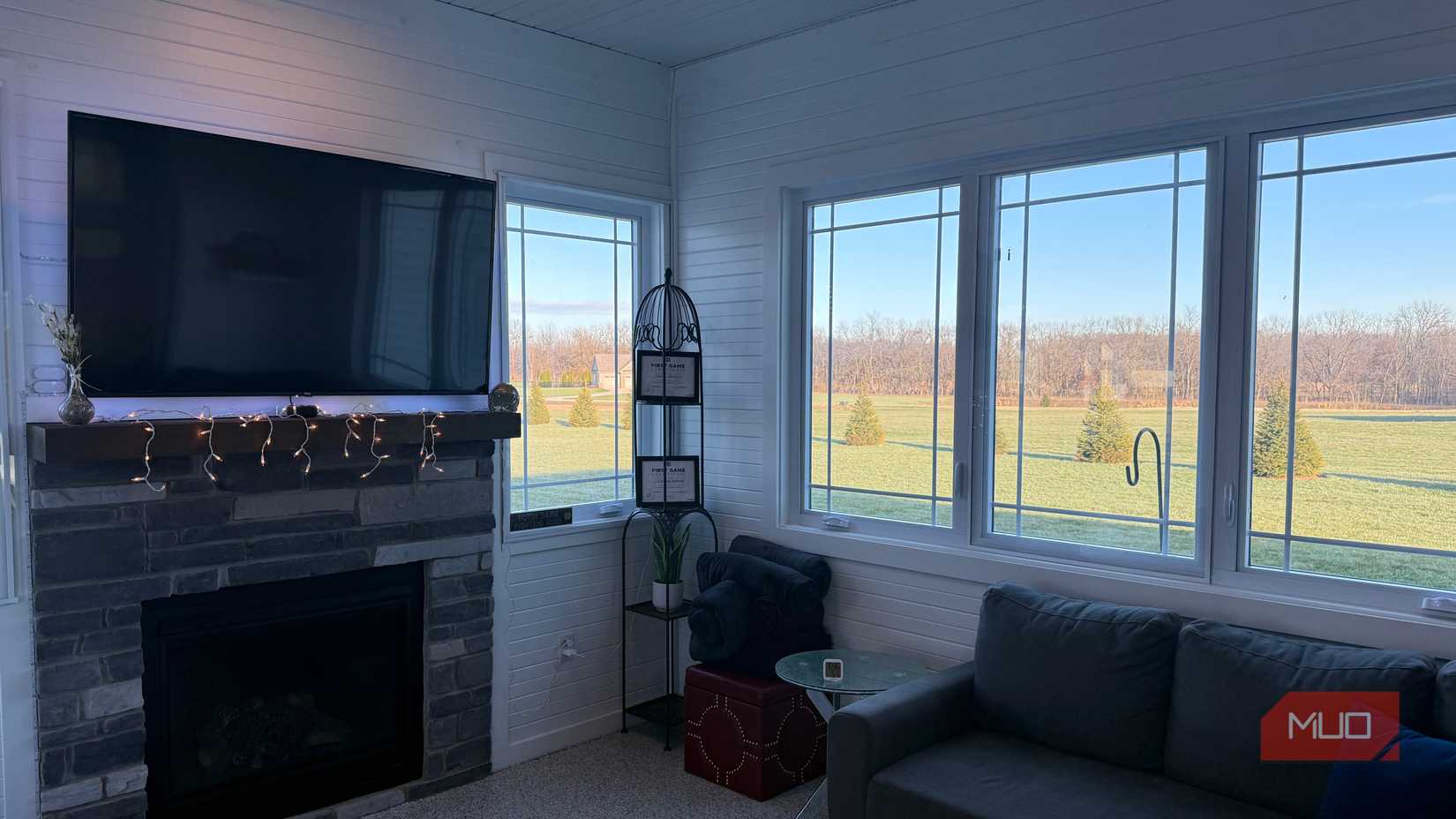 3 seasons room showing 4 windows