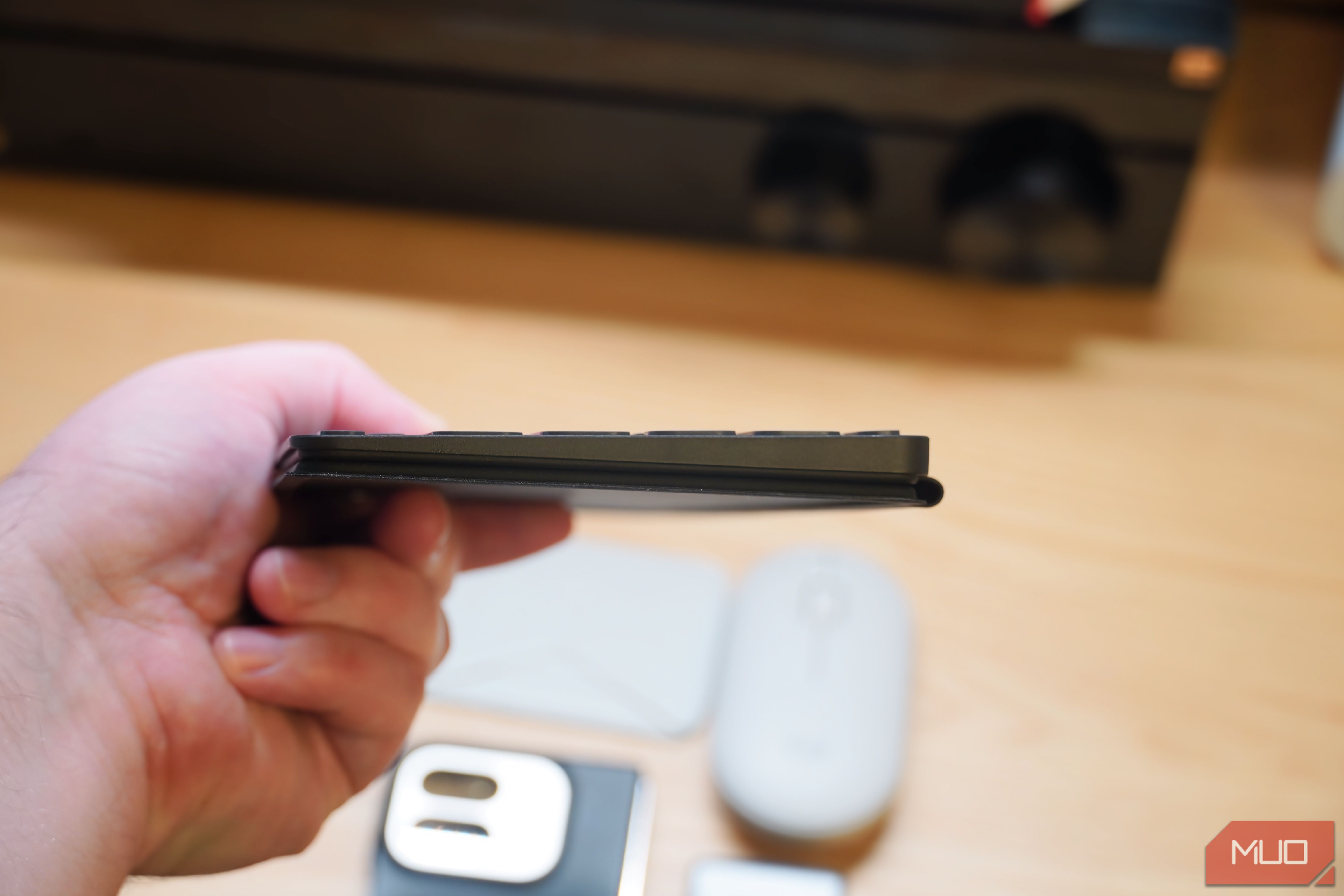 4 cheap gadgets that make an Android phone a real laptop replacement