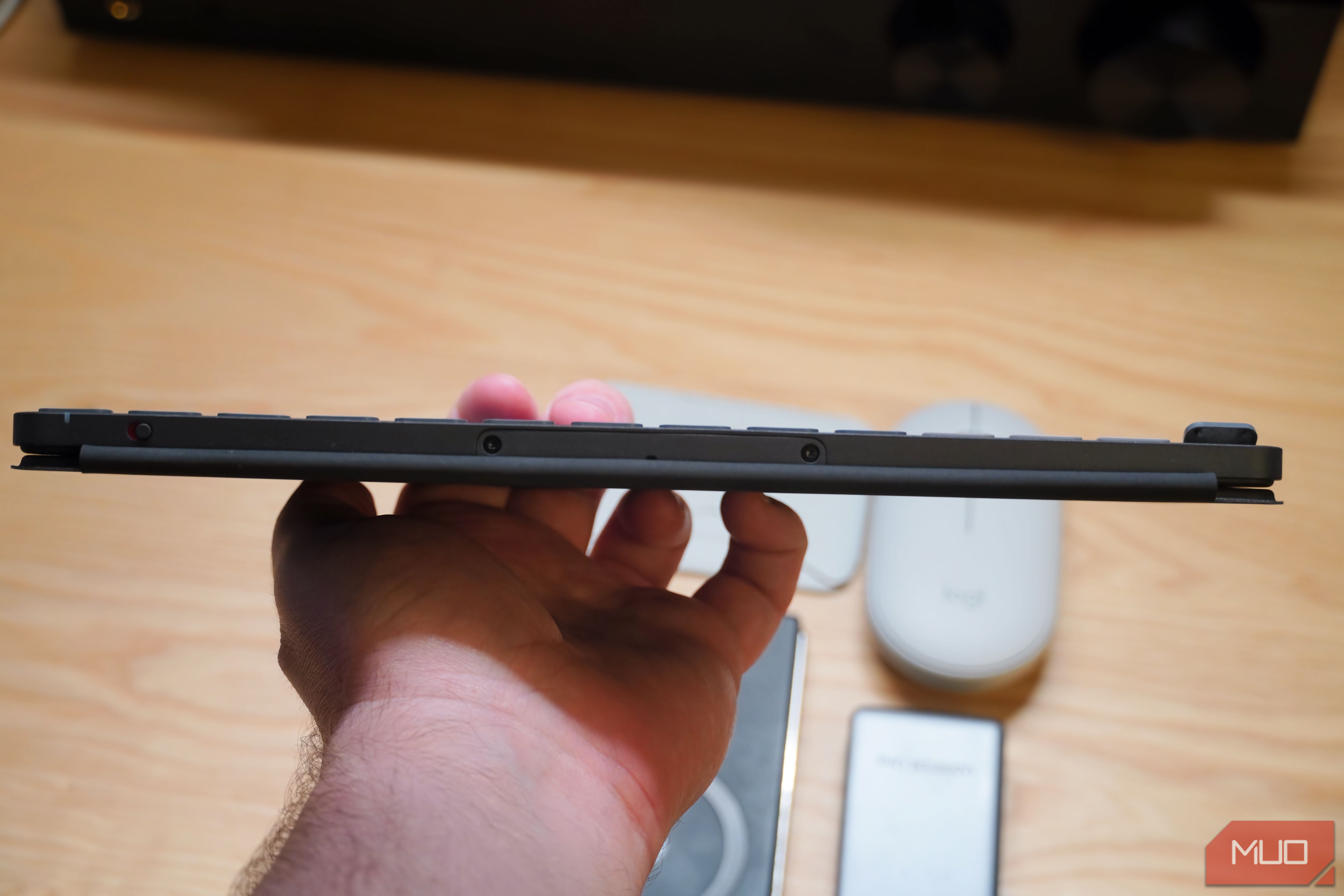 4 cheap gadgets that make an Android phone a real laptop replacement