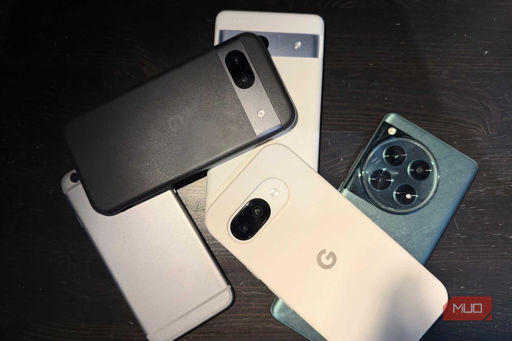 گوشی‌های اندروید در انبوه