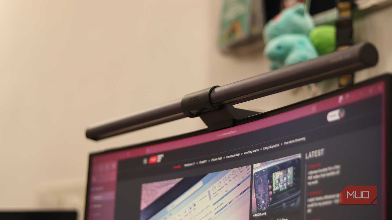 BenQ ScreenBar Halo on a curved monitor.