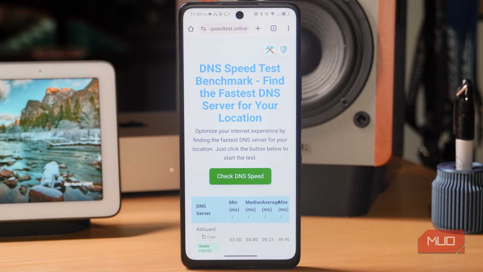 El punto de referencia de la prueba de velocidad de DNS que se ejecuta en un teléfono Android.