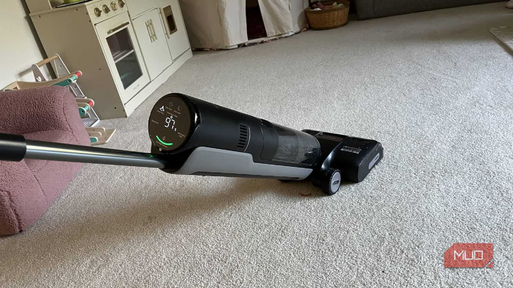 The Dreame H15 Pro CarpetFlex vacuuming a carpet