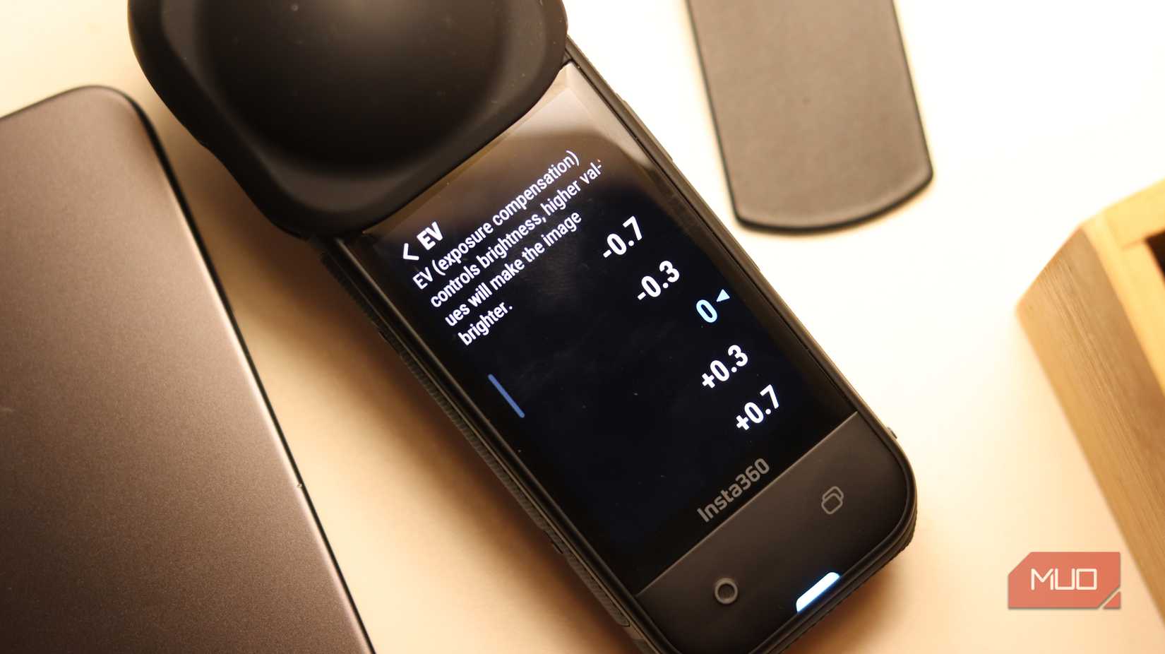 Configuración de compensación de exposición en Insta360 X5.
