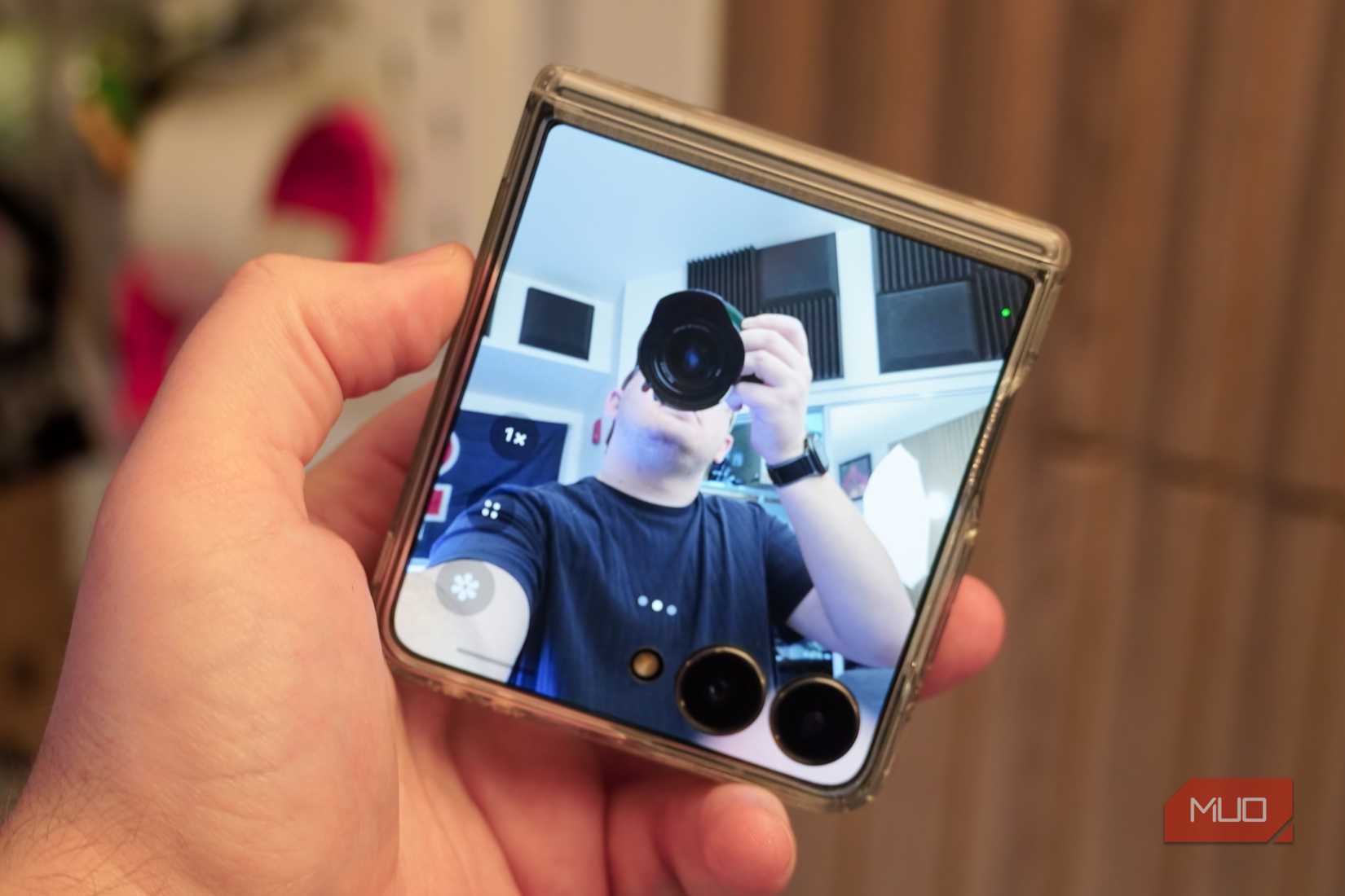 Using the rear camera to take a selfie on the Samsung Galaxy Z Flip 7.