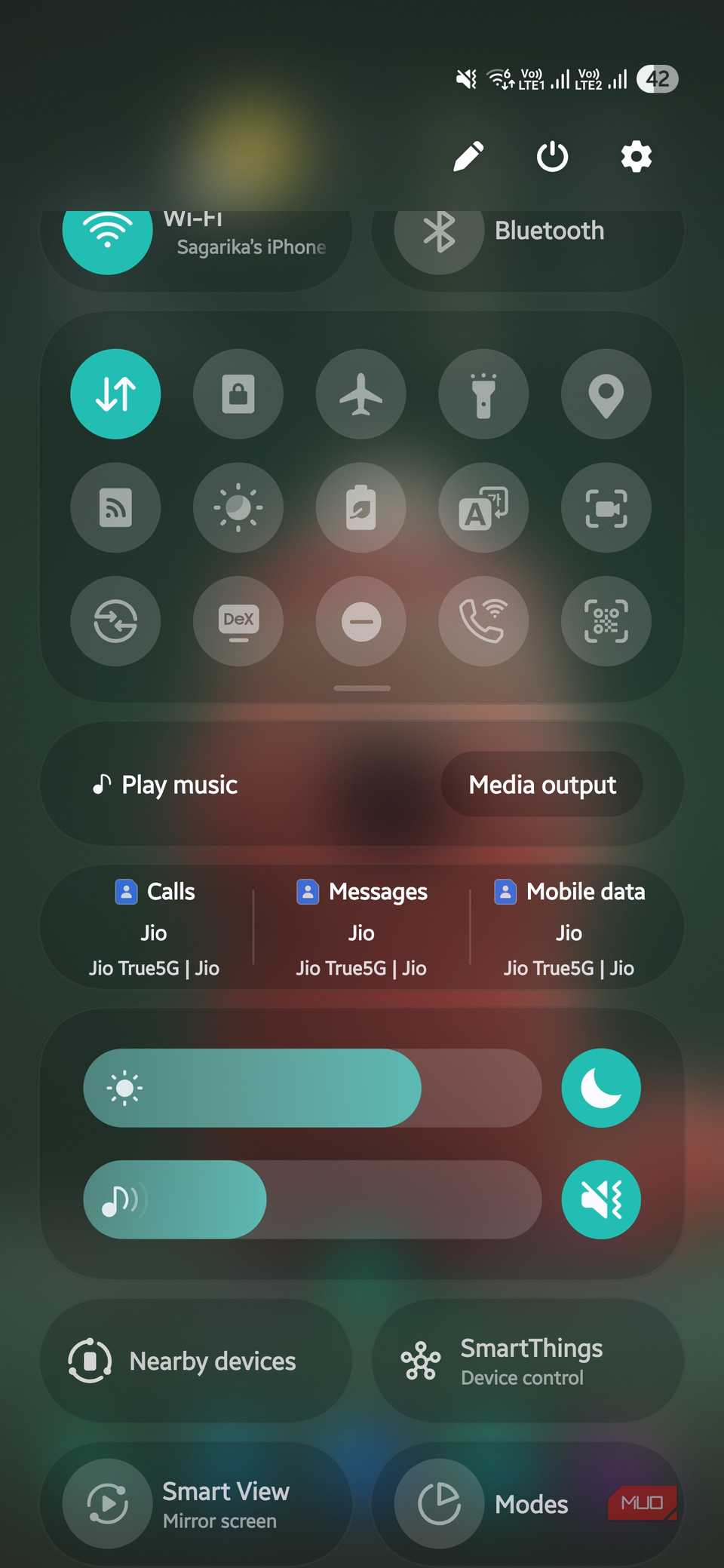 Opción Smart View en el panel de notificaciones de un teléfono Samsung