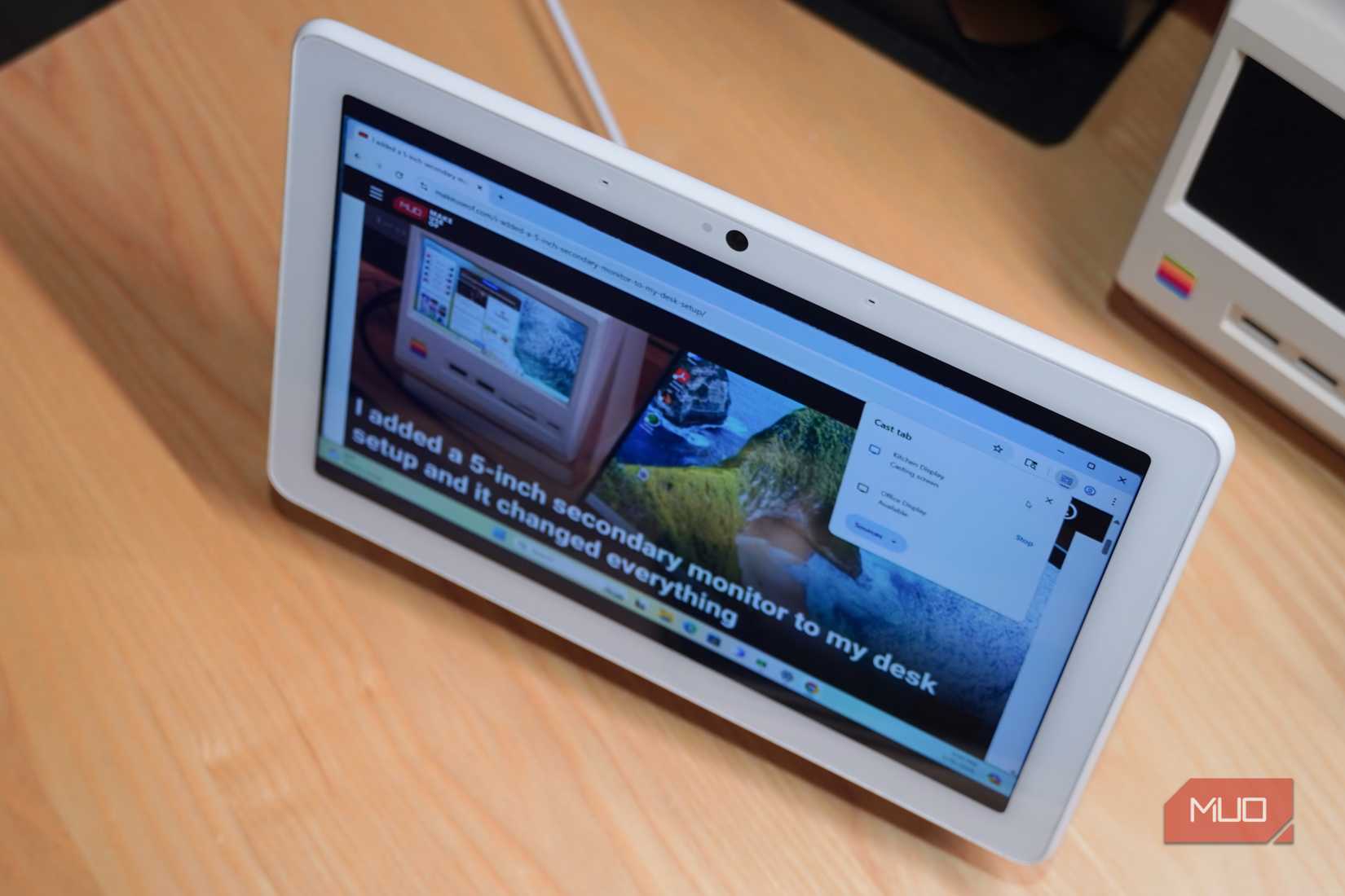 A MakeUseOf article pulled up on a Google Nest Hub Max smart display.