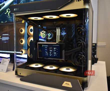 Hyte Y70 Infinite Touchに垂直マウントされたGPU