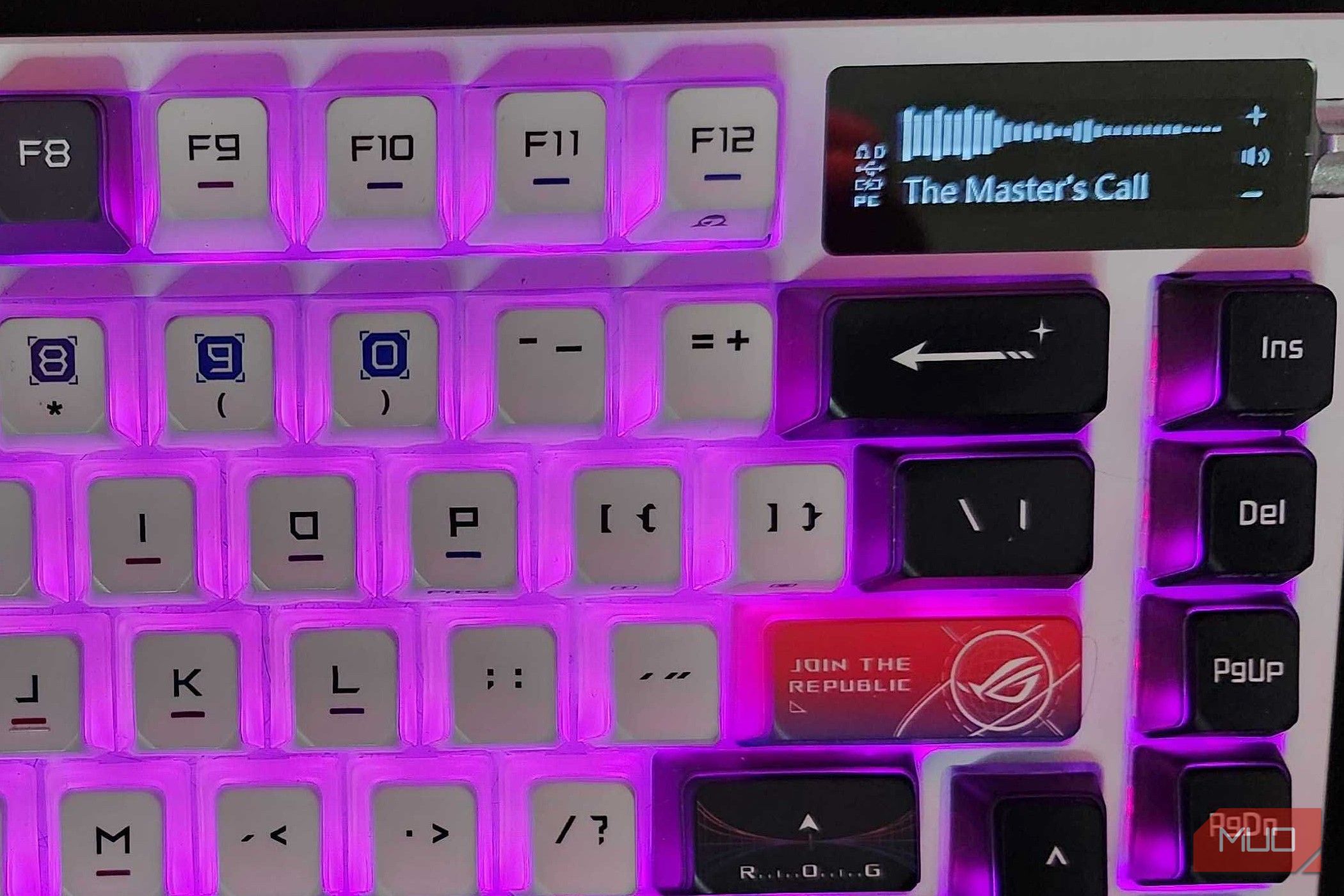 I thought keyboard OLED screens were a gimmick until I actually used one