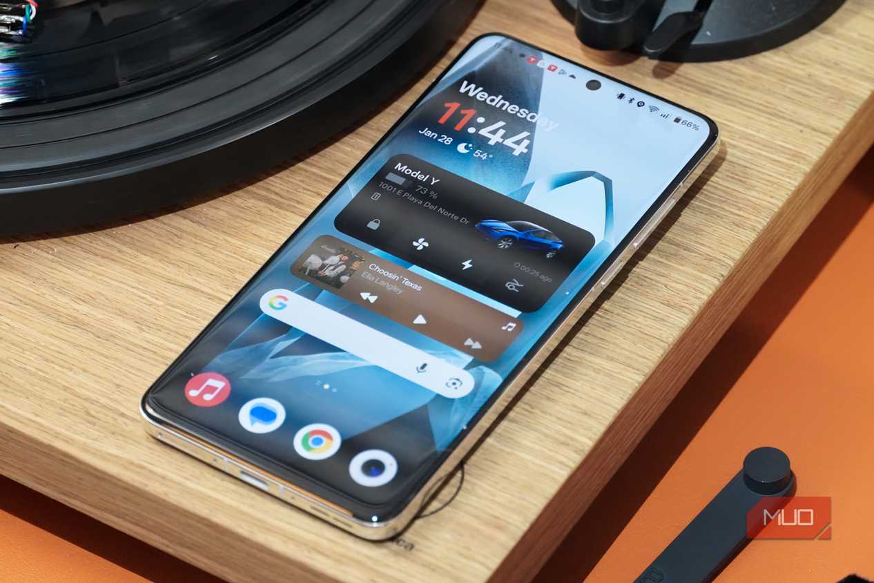The OnePlus 13 display on a record player.