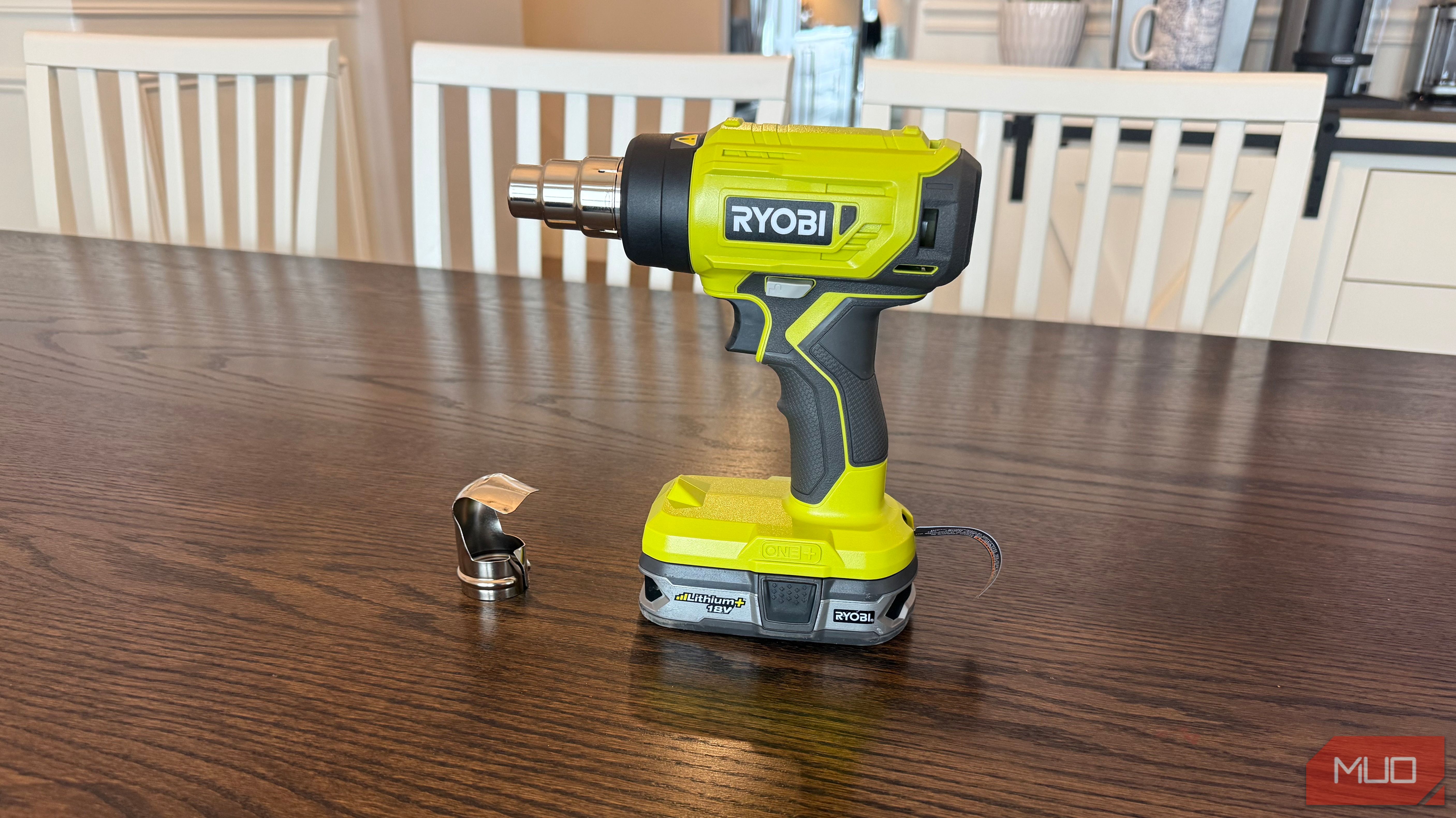 ryobi heat gun on table with defletor