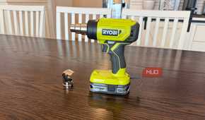 ryobi heat gun on table with defletor