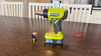 ryobi heat gun on table with defletor