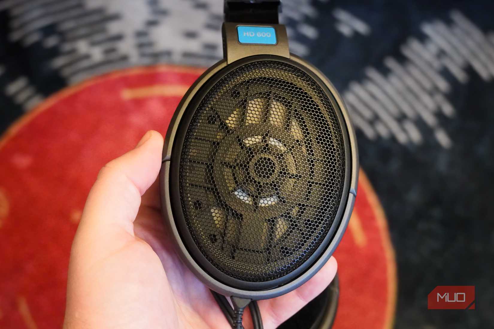 El diseño de auriculares abiertos del Sennheiser HD 600.