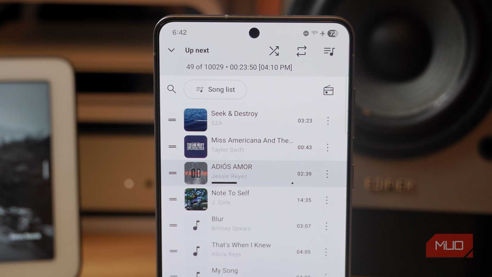 Shuffling a library of 10,000 songs with Symfonium. 
