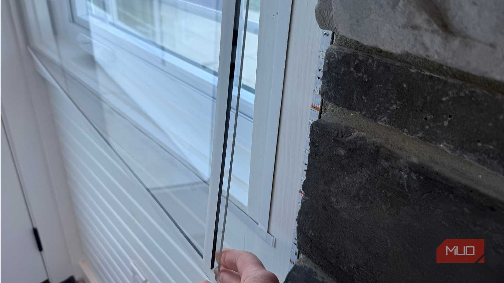 protector de ventana de cerca abierto