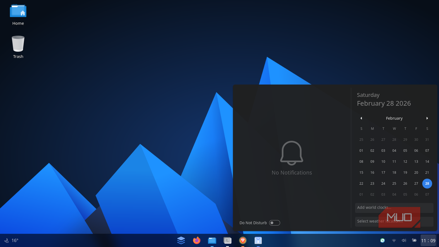 AnduinOS desktop showing calendar