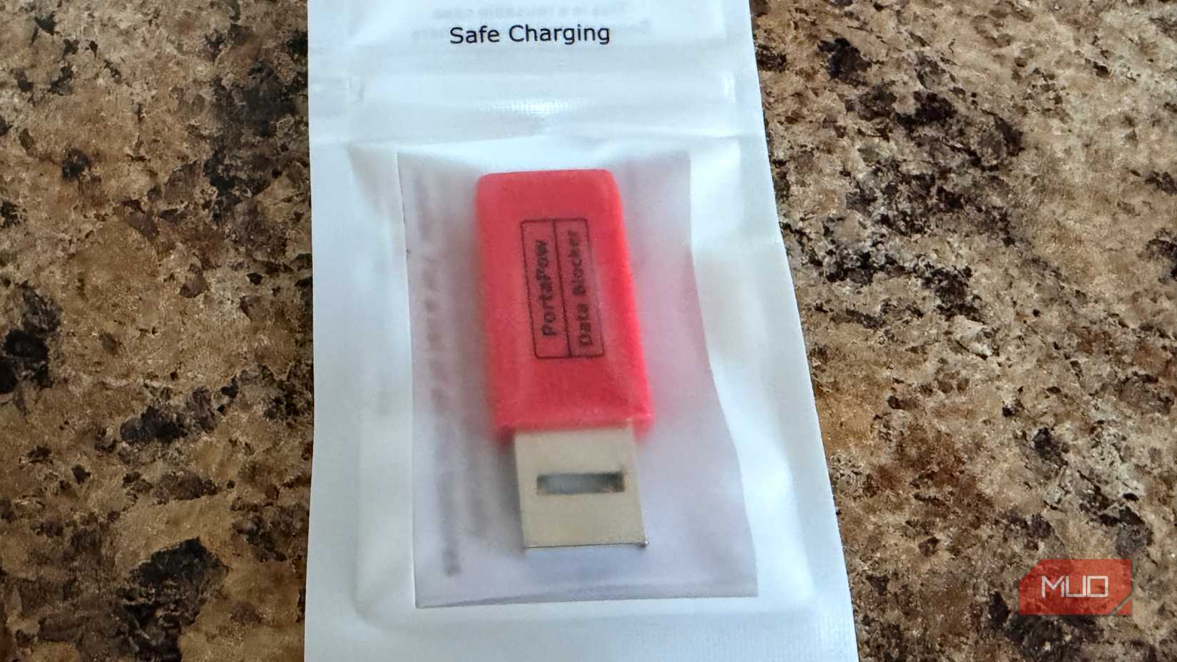 I never charge my phone in public without this cable - mailinvest.blog