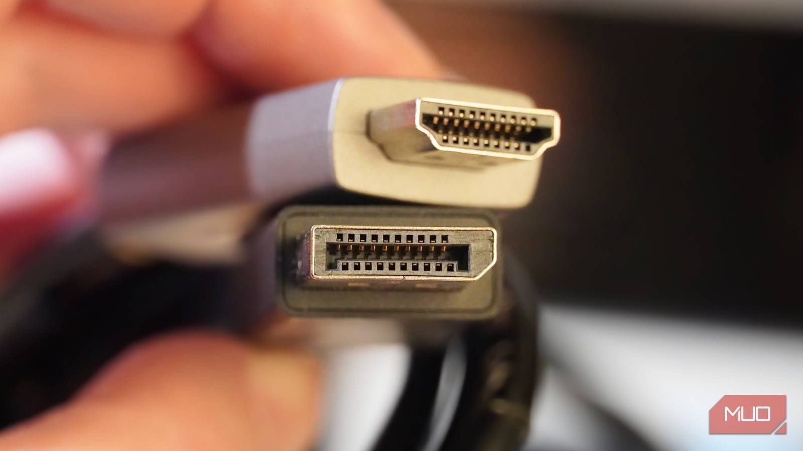 Γιατί το DisplayPort κερδίζει στο daisy‑chaining όπου το HDMI δεν μπορεί
