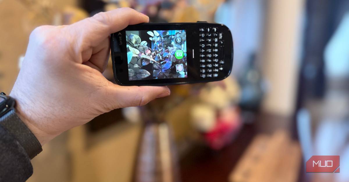 makeuseof.com - Brandon Miniman - This 16 year old phone beat my $1,000 flagship camera