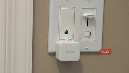 私の LED ストリップは、Philips Hue ではできないことを実行できるようになりました – そして、セットアップ全体で 15 ドルかかりました 私の LED ストリップは、Philips Hue ではできないことを実行できるようになりました – そして、セットアップ全体で 15 ドルかかりました