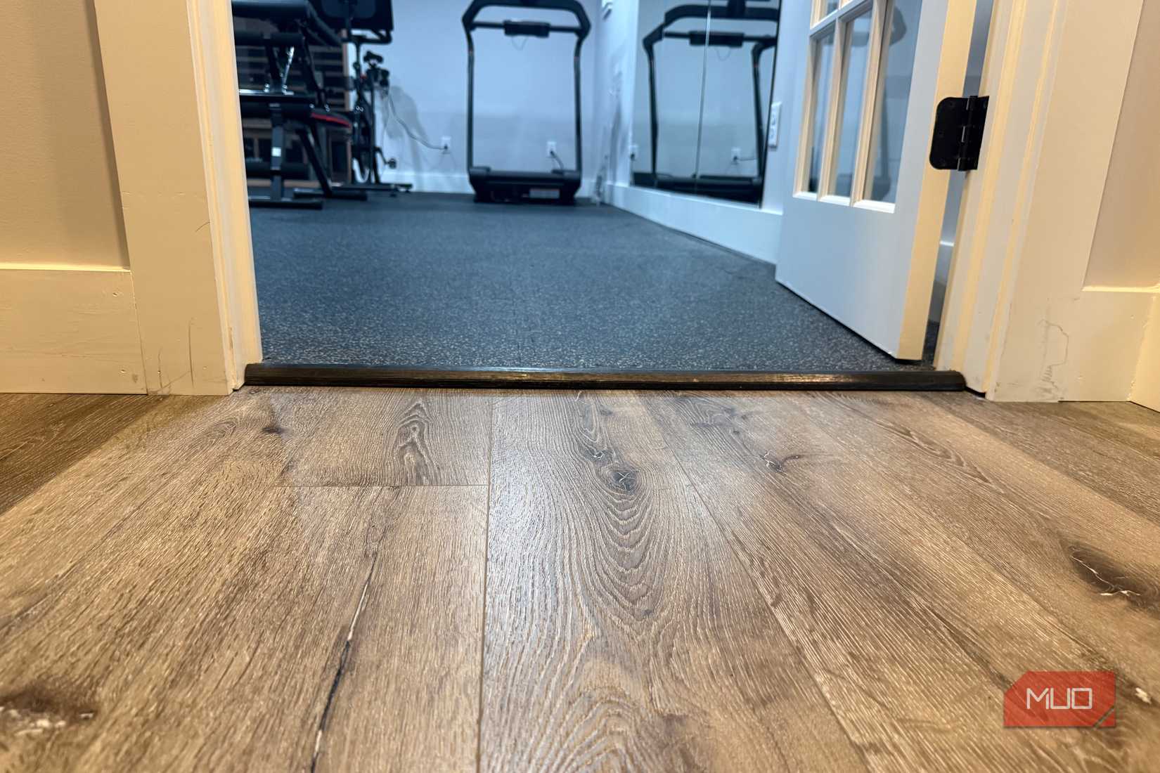 এই  সমাধান অবশেষে আমার রোবট ভ্যাকুয়াম আমার ফ্লোর ট্রানজিশন কাটিয়ে উঠতে সাহায্য করেছে