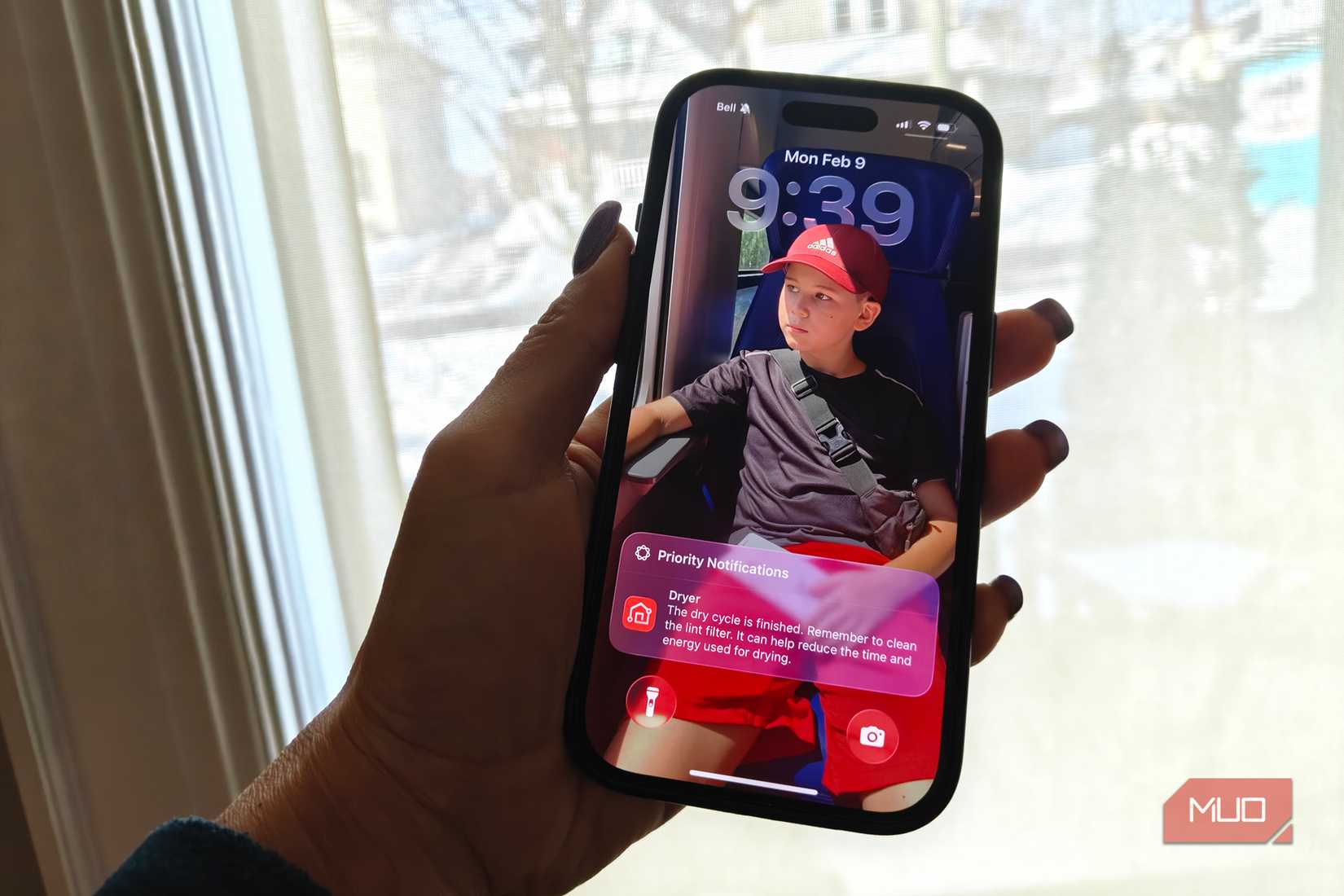 একটি আইফোন LG ThinQ ড্রায়ার বিজ্ঞপ্তি দেখাচ্ছে।