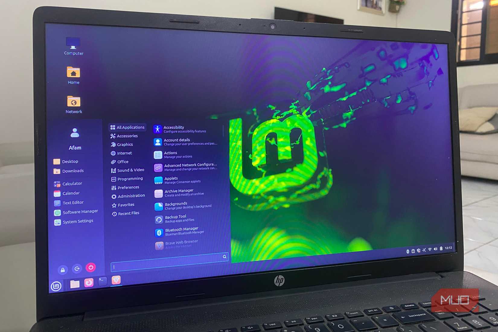 Linux Mint 22.3 desktop