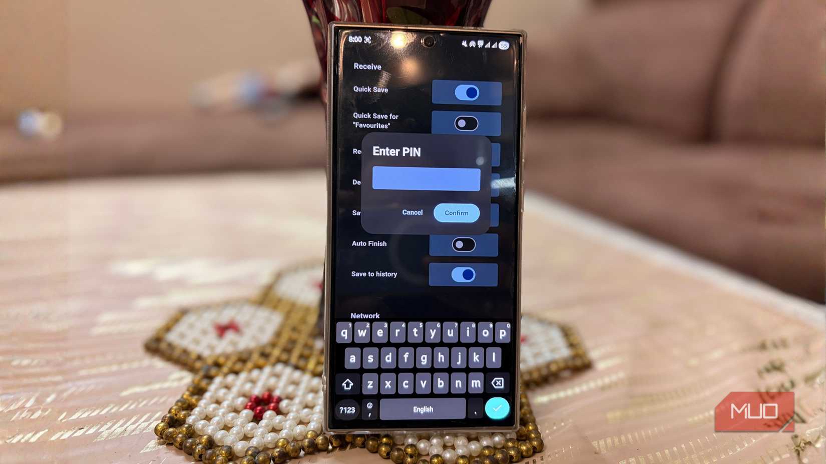 LocalSend fera apparaître une fenêtre PIN avec un champ de texte et un bouton de confirmation sur un thème sombre