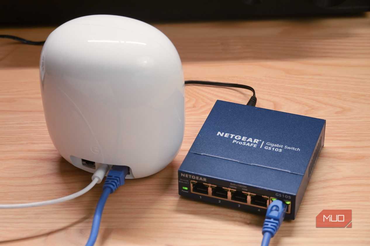 A Google Nest Wi-Fi Pro connected to an unmanaged Ethernet switch.