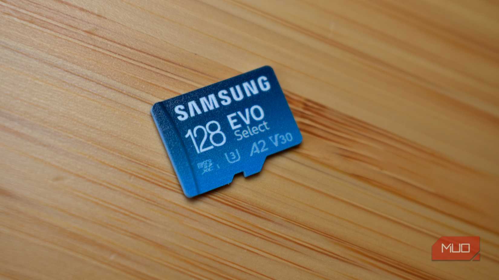 بطاقة سامسونج microsd عن قرب.