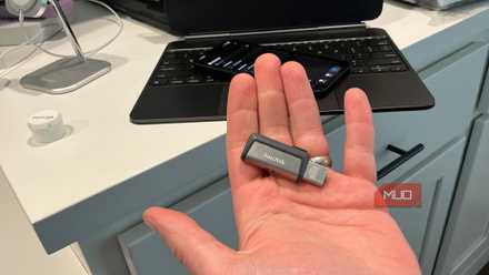 USB ドライブには誰も同意できない起源があります USB ドライブには誰も同意できない起源があります