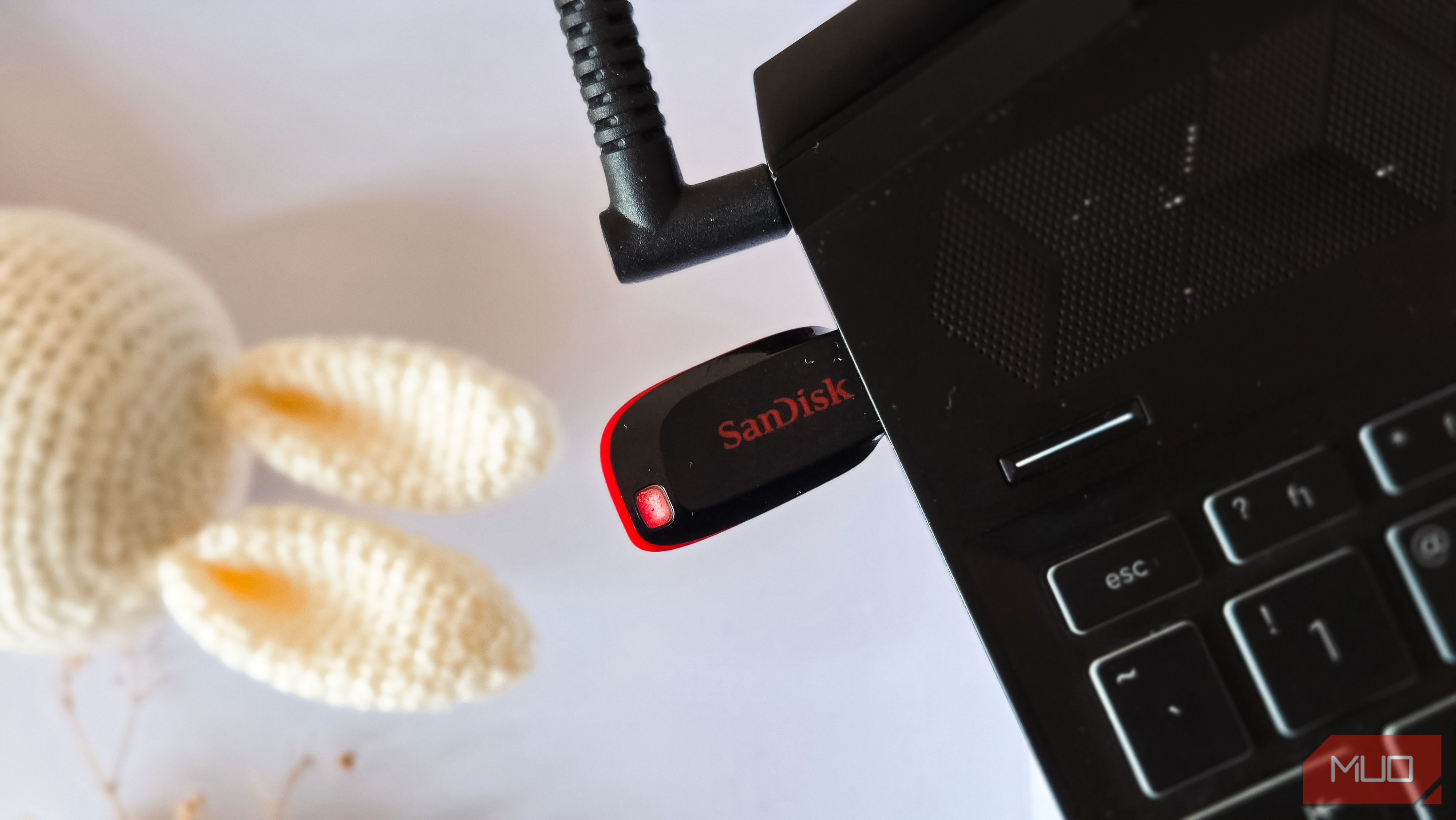 Sandisk USB connected to a HP laptop