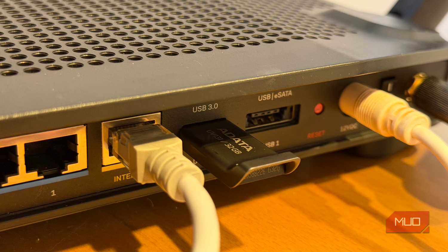 USB and eSATA ports on a Linksys router