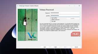 Password creation screen in the VeraCrypt wizard with options for keyfiles and PIM