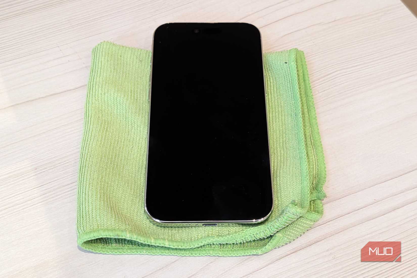 I never use a case on my phone — these 3 rules keep it pristine
