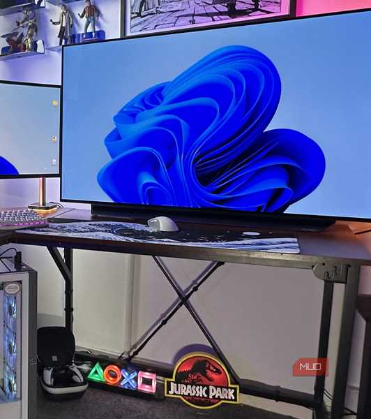 good cable management with a multi-monitor setup