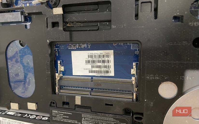 Empty laptop memory slot