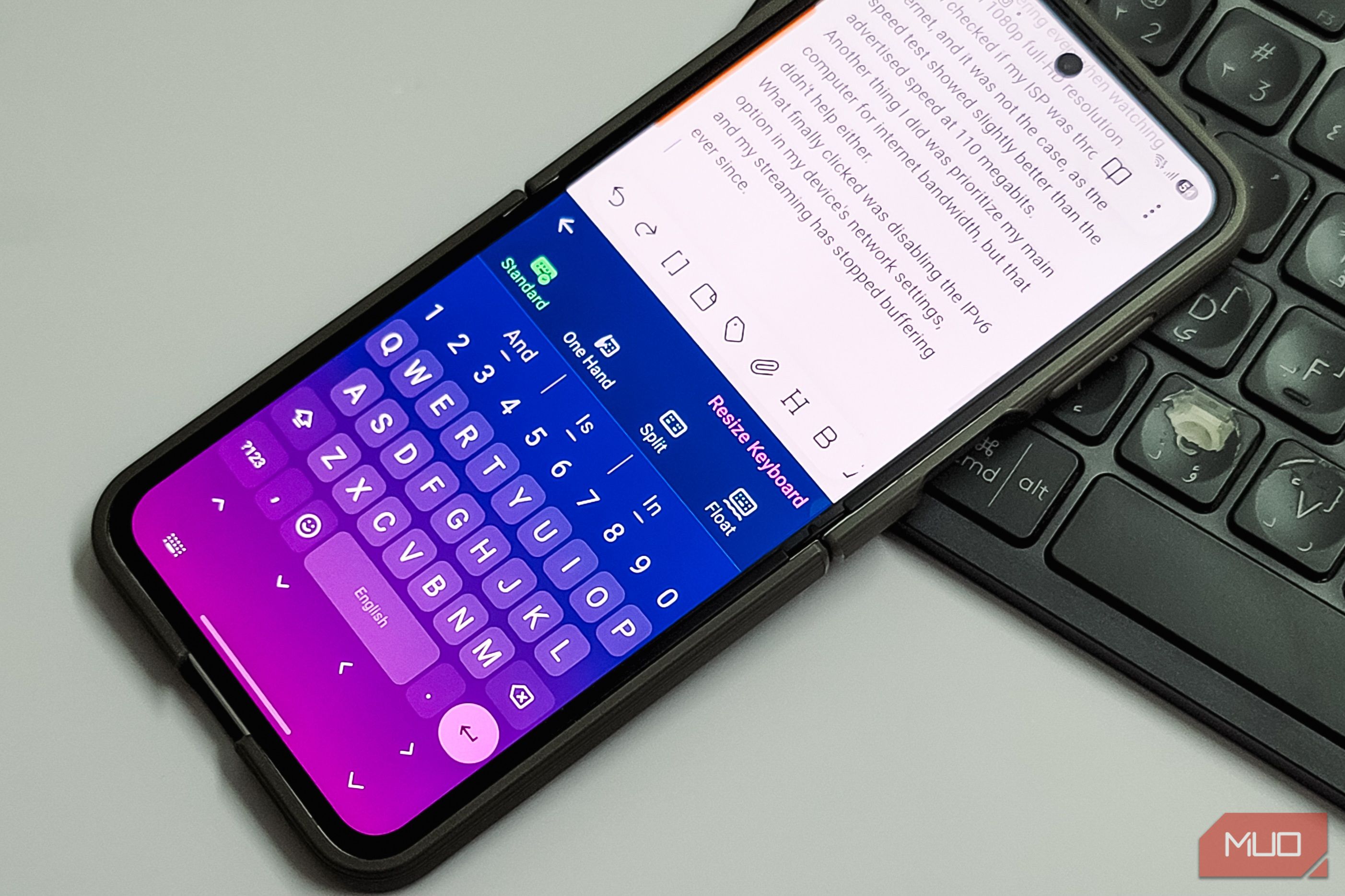 FUTU Keyboard and Obsidian app open on a Samsung Galaxy Z Flip 6-1