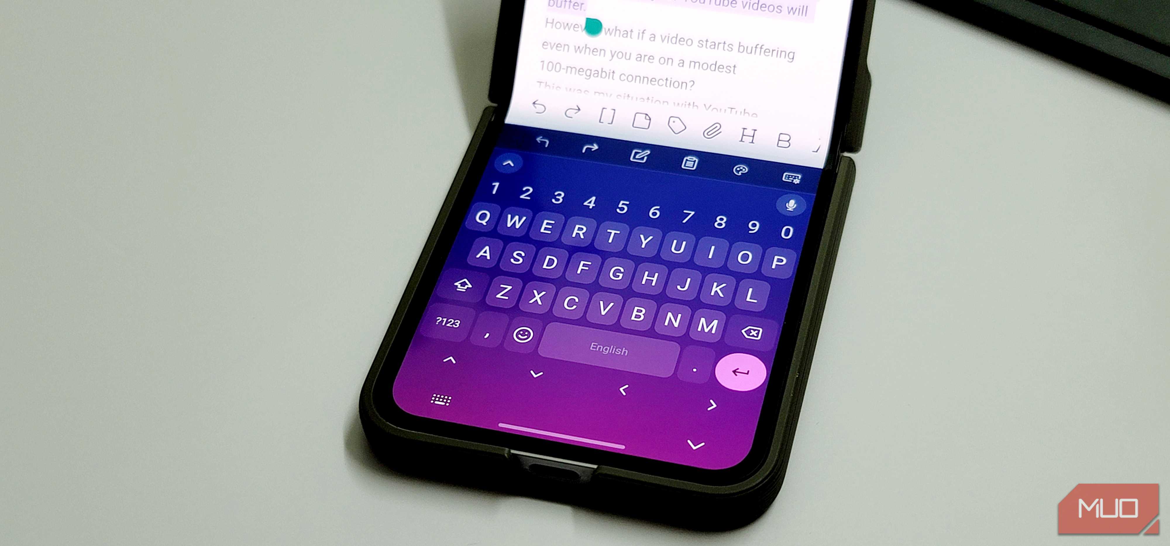 FUTO Keyboard open on a Samsung Galaxy Z Flip 6-1