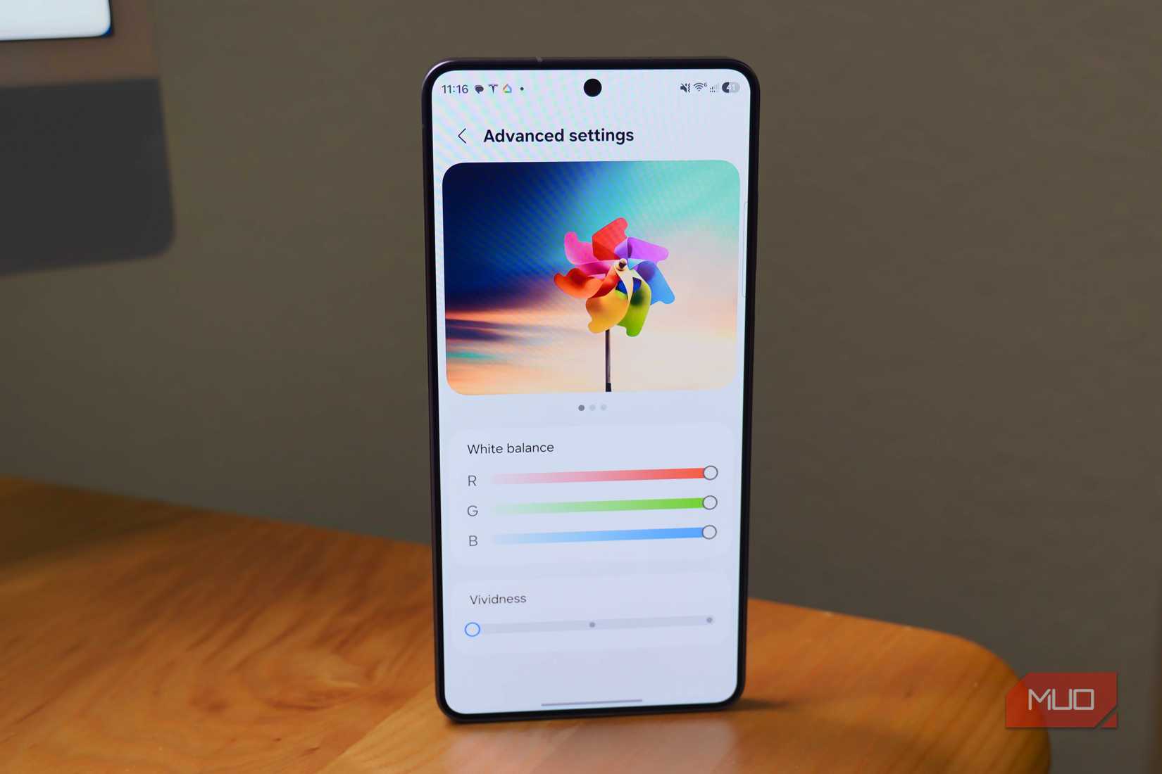 Advanced display color settings on the Galaxy S26.