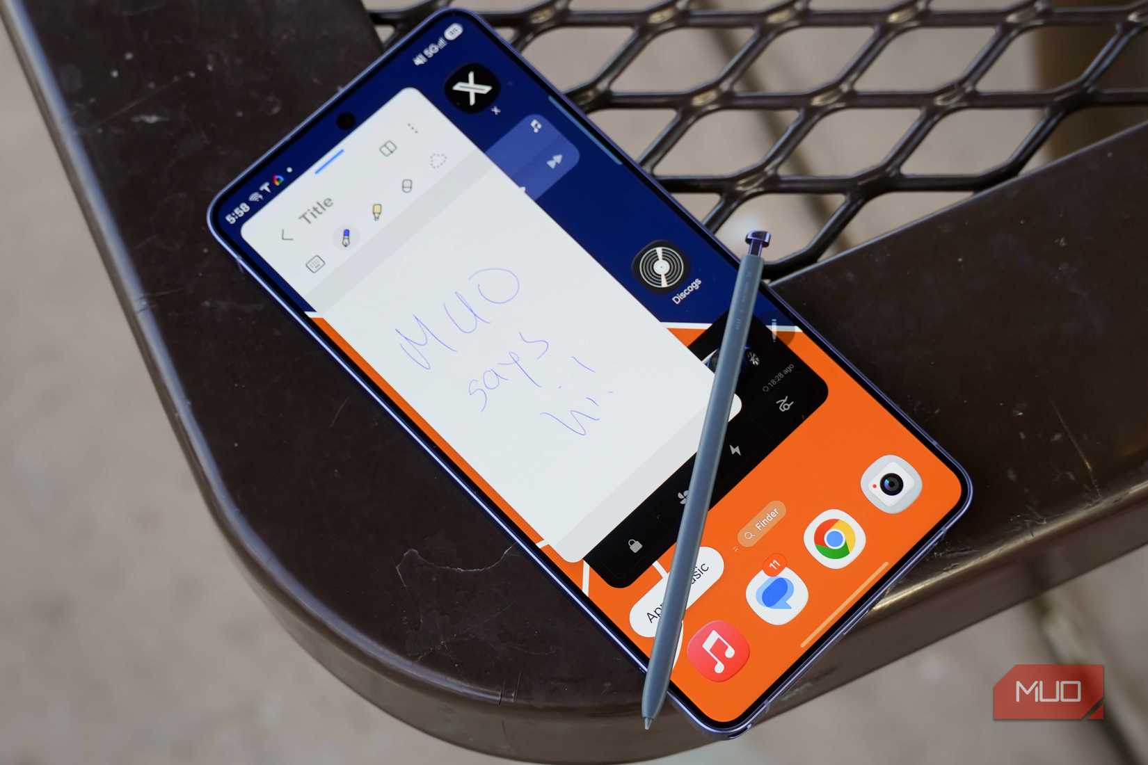 The S Pen atop a Galaxy S26 Ultra with a quick note open.