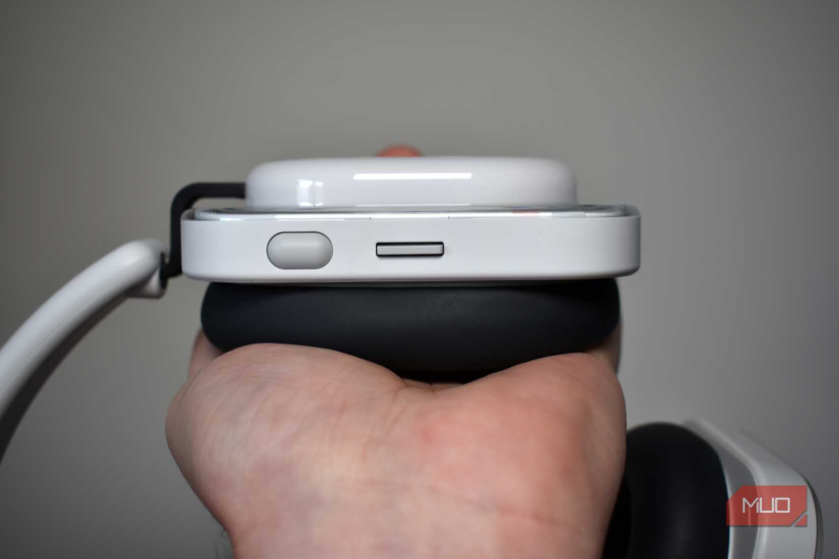 nothing headphone a side buttons.